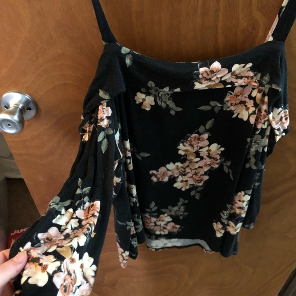 Off the shoulder floral - Picture 2 of 4